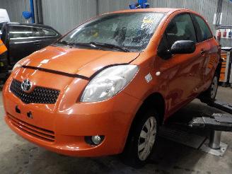 demontáž osobní automobily Toyota Yaris Yaris II (P9) Hatchback 1.3 16V VVT-i (2SZFE) [64kW]  (08-2005/11-2010=
) 2006