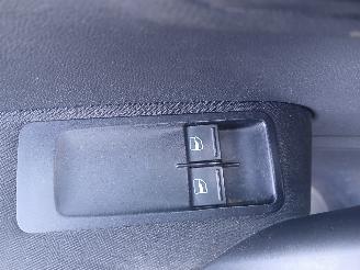 Volkswagen Polo Polo V (6R) Hatchback 1.2 TDI 12V BlueMotion (CFWA(Euro 5)) [55kW]  (1=
0-2009/05-2014) picture 10