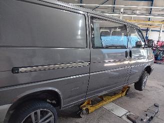 Volkswagen Transporter Transporter T4 Van 2.4 D (AAB) [57kW]  (07-1990/04-1998) picture 3