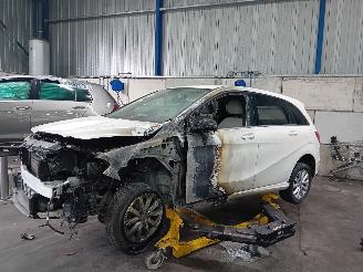 demontáž osobní automobily Mercedes B-klasse B (W246) Hatchback 1.6 B-180 BlueEFFICIENCY Turbo 16V (M270.910) [90kW=
]  (11-2011/12-2018) 2014