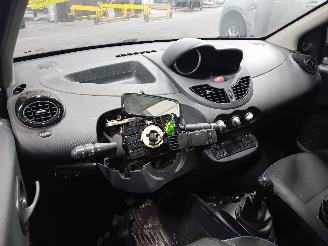 Renault Twingo Twingo II (CN) Hatchback 3-drs 1.2 16V (D4F-764(D4F-E7)) [55kW]  (03-2=
007/09-2014) picture 5