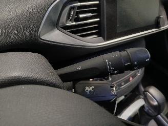 Peugeot 308 308 SW (L4/L9/LC/LJ/LR) Combi 5-drs 1.2 12V e-THP PureTech 130 (EB2DTS=
(HNY)) [96kW]  (03-2014/06-2021) picture 15