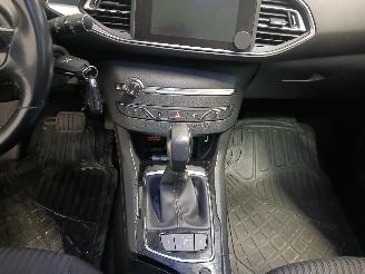 Peugeot 308 308 SW (L4/L9/LC/LJ/LR) Combi 5-drs 1.2 12V e-THP PureTech 130 (EB2DTS=
(HNY)) [96kW]  (03-2014/06-2021) picture 18