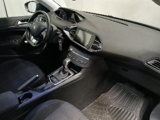 Peugeot 308 308 SW (L4/L9/LC/LJ/LR) Combi 5-drs 1.2 12V e-THP PureTech 130 (EB2DTS=
(HNY)) [96kW]  (03-2014/06-2021) picture 8