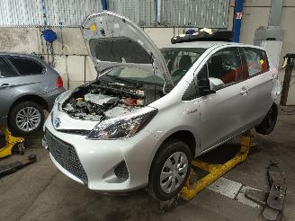 Uttjänta bilar auto Toyota Yaris Yaris III (P13) Hatchback 1.5 16V Hybrid (1NZ-FXE) [74kW]  (03-2012/09=
-2020) 2014/1
