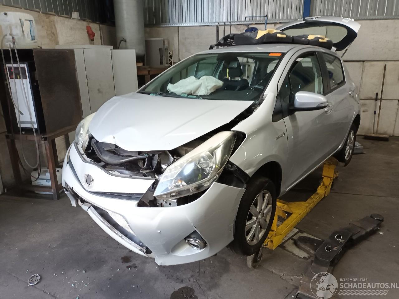 Toyota Yaris Yaris III (P13) Hatchback 1.5 16V Hybrid (1NZ-FXE) [74kW]  (03-2012/09=
-2020)