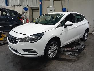 demontáž osobní automobily Opel Astra Astra K Hatchback 5-drs 1.6 CDTI 110 16V (B16DTU(Euro 6)) [81kW]  (02-=
2016/...) 2018