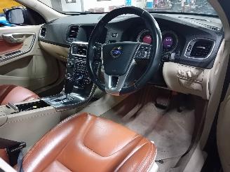 Volvo S-60 S60 II (FS) Sedan 2.4 D5 20V (D5244T10) [151kW]  (04-2010/12-2011) picture 5