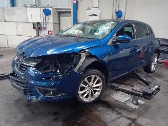 Vrakbiler auto Renault Mégane Megane IV (RFBB) Hatchback 5-drs 1.2 Energy TCE 130 (H5F-408(H5F-F4)) =
[97kW]  (11-2015/...) 2016/0