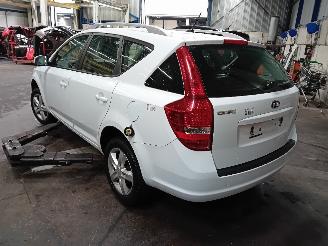 Kia Cee d Cee'd Sporty Wagon (EDF) Combi 1.4 16V (G4FA) [66kW]  (07-2009/12-2012=
) picture 4