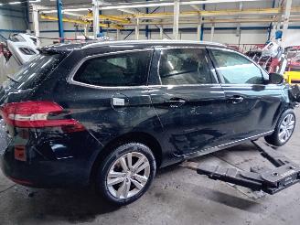 Peugeot 308 308 SW (L4/L9/LC/LJ/LR) Combi 5-drs 1.6 BlueHDi 120 (DV6FC(BHZ)) [88kW=
]  (03-2014/12-2021) picture 3