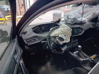 Peugeot 308 308 SW (L4/L9/LC/LJ/LR) Combi 5-drs 1.6 BlueHDi 120 (DV6FC(BHZ)) [88kW=
]  (03-2014/12-2021) picture 5