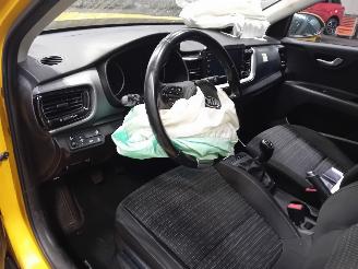 Kia Stonic Stonic (YB) SUV 1.0i T-GDi 12V (G3LC) [88kW]  (07-2017/...) picture 5