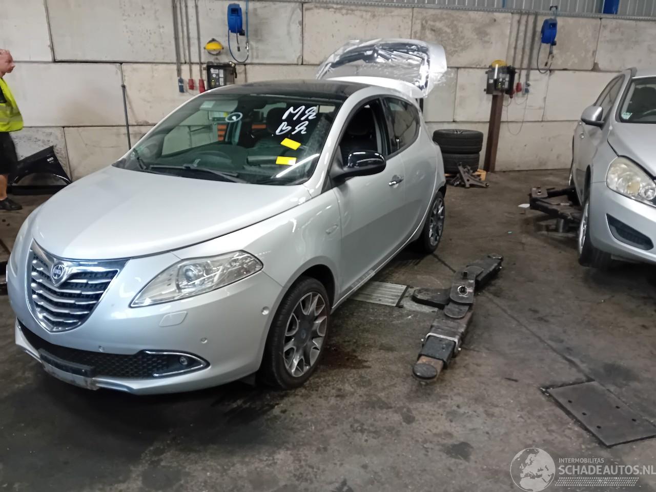 Lancia Ypsilon Ypsilon (312) Hatchback 0.9 TwinAir 85 (312.A.2000(Euro 5)) [63kW]  (0=
5-2011/...)