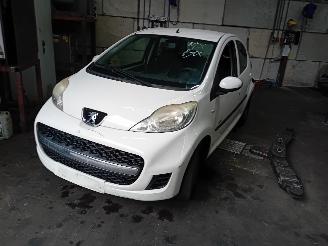 Uttjänta bilar auto Peugeot 107 107 Hatchback 1.0 12V (384F(1KR)) [50kW]  (06-2005/05-2014) 2010/0