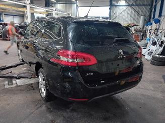 Peugeot 308 308 SW (L4/L9/LC/LJ/LR) Combi 5-drs 1.6 BlueHDi 120 (DV6FC(BHZ)) [88kW=
]  (03-2014/12-2021) picture 4