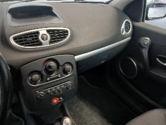 Renault Clio Clio III Estate/Grandtour (KR) Combi 1.2 16V TCE 100 (D4F-784(D4F-H7))=
 [74kW]  (11-2007/12-2012) picture 17