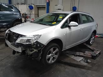 demontáž osobní automobily Opel Astra Astra J Sports Tourer (PD8/PE8/PF8) Combi 1.4 Turbo 16V (A14NET(Euro 5=
)) [88kW]  (10-2010/04-2016) 2011