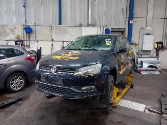 Salvage car Volkswagen Polo Polo V (6R) Hatchback 1.2 TSI 16V BlueMotion Technology (CJZC(Euro 6))=
 [66kW]  (02-2014/10-2017) 2014