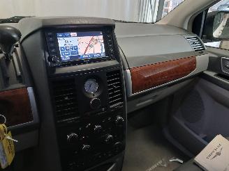 Chrysler Town & Country Voyager/Grand Voyager (RT) MPV 3.8 V6 Grand Voyager (EGH) [142kW]  (10=
-2007/...) picture 17