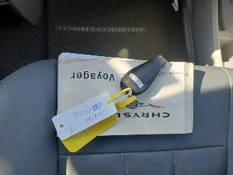 Chrysler Town & Country Voyager/Grand Voyager (RT) MPV 3.8 V6 Grand Voyager (EGH) [142kW]  (10=
-2007/...) picture 23