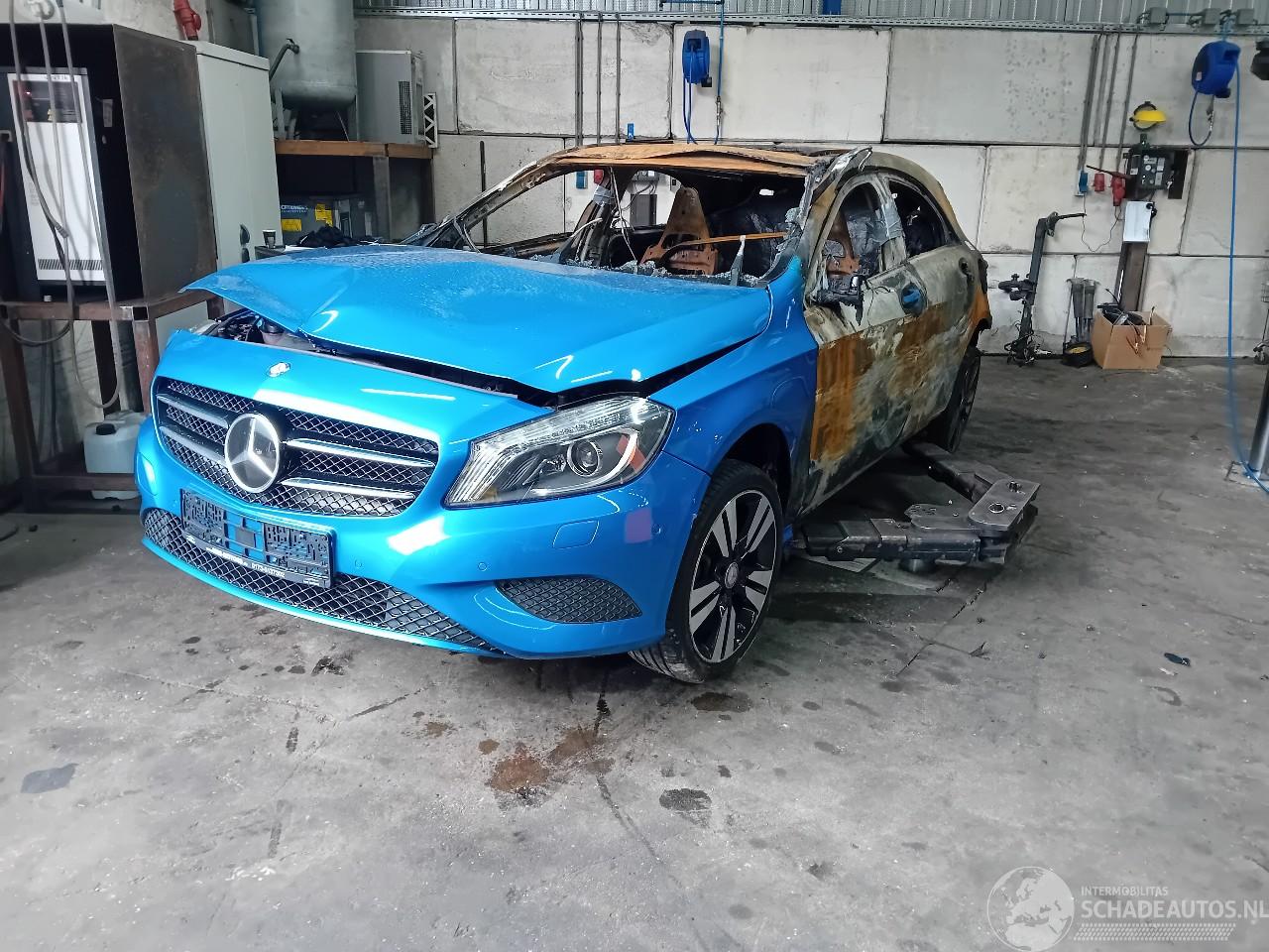 Mercedes A-klasse A (W176) Hatchback 1.6 A-200 16V (M270.910) [115kW]  (06-2012/05-2018)=