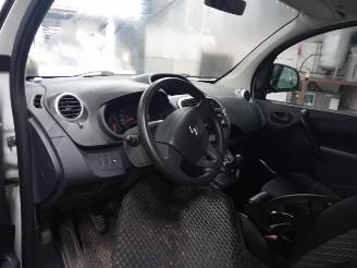 Renault Kangoo Kangoo Express (FW) Van 1.5 dCi 75 (K9K-608(K9K-B6)) [55kW]  (09-2010/=
=2E..) picture 5