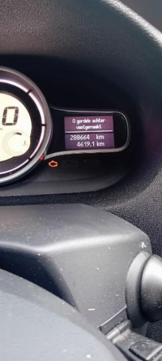 Renault Mégane Megane III Grandtour (KZ) Combi 5-drs 1.5 dCi 90 (K9K-834(K9K-H8)) [66=
kW]  (05-2009/04-2016) picture 2