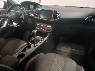 Peugeot 308 308 SW (L4/L9/LC/LJ/LR) Combi 5-drs 1.2 12V e-THP PureTech 110 (EB2DT(=
HNZ)) [81kW]  (03-2014/12-2021) picture 10