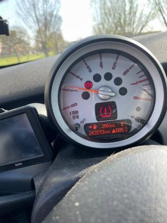 Mini Mini Mini (R56) Hatchback 1.6 16V Cooper (N12-B16A) [88kW]  (10-2006/02-201=
2) picture 2