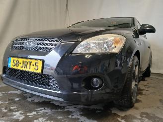 krockskadad bil auto Kia Cee d Cee'd Sporty Wagon (EDF) Combi 1.4 16V (G4FA) [80kW]  (09-2007/12-2012=
) 2009/8