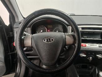 Kia Rio Rio II (DE) Hatchback 1.4 16V (G4EE) [71kW]  (03-2005/12-2011) picture 18
