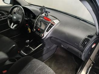 Kia Cee d Cee'd Sporty Wagon (EDF) Combi 1.4 16V (G4FA) [66kW]  (07-2009/12-2012=
) picture 8