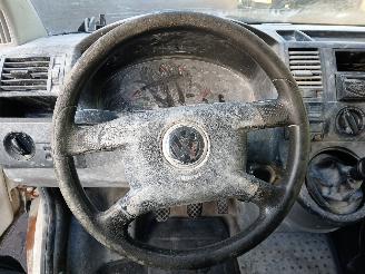 Volkswagen Transporter Transporter T5 Van 2.5 TDi (BNZ) [96kW]  (04-2003/11-2009) picture 10