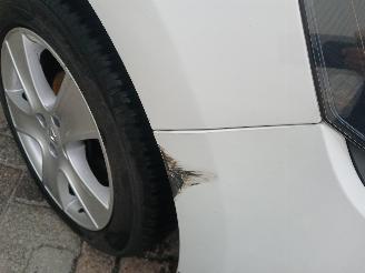 Renault Clio Clio IV Estate/Grandtour (7R) Combi 5-drs 0.9 Energy TCE 90 12V (H4B-4=
00(H4B-A4)) [66kW]  (01-2013/08-2021) picture 19