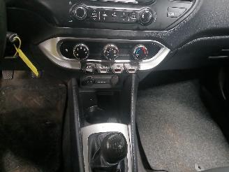 Kia Rio Rio III (UB) Hatchback 1.1 CRDi VGT 12V (D3FA) [55kW]  (09-2011/12-201=
7) picture 16