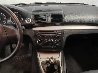 BMW 1-serie 1 serie (E81) Hatchback 3-drs 116i 1.6 16V (N43-B16A) [90kW]  (03-2007=
/12-2011) picture 17