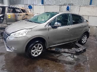 Auto da rottamare Peugeot 208 208 I (CA/CC/CK/CL) Hatchback 1.2 Vti 12V PureTech 82 (EB2F(HMZ)) [60k=
W]  (03-2012/12-2019) 2014/6