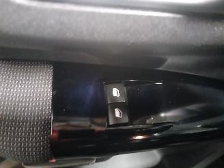 Citroën C4 C4 Cactus (0B/0P) Hatchback 5-drs 1.2 PureTech 82 12V (EB2F(HMZ)) [60k=
W]  (09-2014/...) picture 13