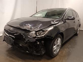 Voiture accidenté Kia Cee d Ceed Sportswagon (CDF) Combi 5-drs 1.0i T-GDi 12V (G3LC) [88kW]  (05-2=
018/...) 2019/4