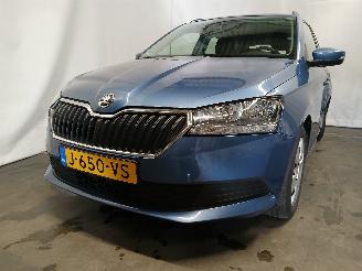 damaged passenger cars Skoda Fabia Fabia III Combi (NJ5) Combi 5-drs 1.0 TSI 12V (DKLD) [70kW]  (08-2014/=
12-2022) 2020/10