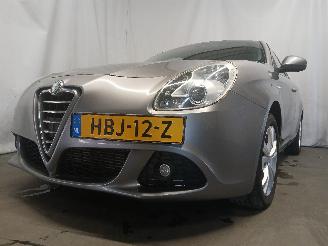 krockskadad bil auto Alfa Romeo Giulietta Giulietta (940) Hatchback 1.6 JTDm 16V (940.A.3000) [77kW]  (04-2010/0=
2-2016) 2013/3