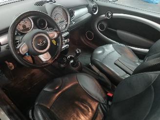 Mini Mini Mini (R56) Hatchback 1.6 Cooper D 16V (DV6TED4(9HZ)) [80kW]  (11-2006/=
09-2010) picture 11