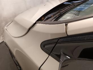 Volvo V-40 V40 Cross Country (MZ) Hatchback 5-drs 1.5 T3 16V Geartronic (B4154T4(=
Euro 6b)) [112kW]  (04-2015/08-2019) picture 26