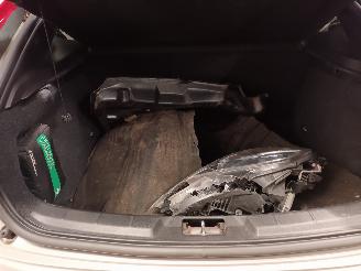 Volvo V-40 V40 Cross Country (MZ) Hatchback 5-drs 1.5 T3 16V Geartronic (B4154T4(=
Euro 6b)) [112kW]  (04-2015/08-2019) picture 23