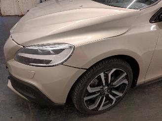 Volvo V-40 V40 Cross Country (MZ) Hatchback 5-drs 1.5 T3 16V Geartronic (B4154T4(=
Euro 6b)) [112kW]  (04-2015/08-2019) picture 25