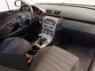 Volkswagen Passat Passat Variant (3C5) Combi 1.6 FSI 16V (BLF(Euro 4)) [85kW]  (08-2005/=
06-2008) picture 9