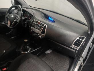 Hyundai I-20 i20 Hatchback 1.2i 16V (G4LA) [63kW]  (03-2012/12-2015) picture 8
