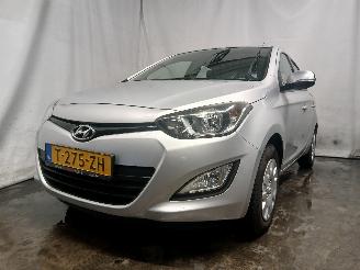 uszkodzony samochody osobowe Hyundai I-20 i20 Hatchback 1.2i 16V (G4LA) [63kW]  (03-2012/12-2015) 2012/12