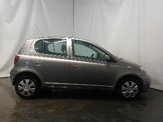 Toyota Yaris Yaris (P1) Hatchback 1.3 16V VVT-i (2SZFE) [64kW]  (04-2002/09-2005) picture 7